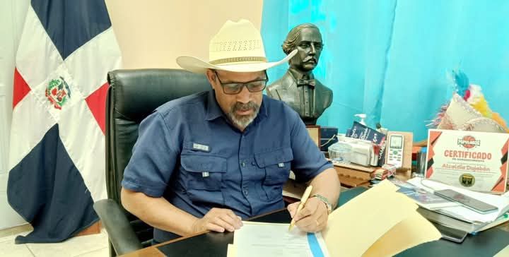 Alcalde pide a ciudadanos tratarlo directamente y pide disculpas a quienes intentan por mesenger